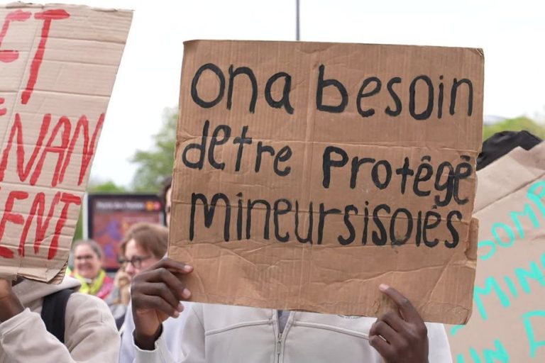 « Mineurs isolés à Lille : quand la mairie devient un camp de revendications »