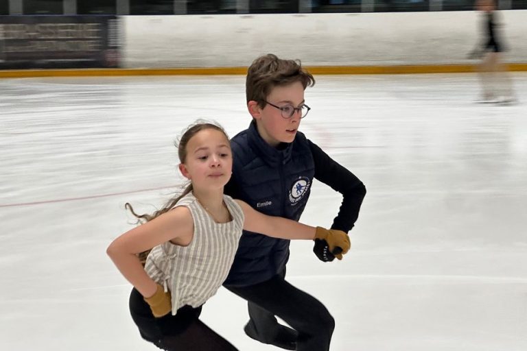 La danse sur glace : un rêve d’enfants ou un piège à parents ?