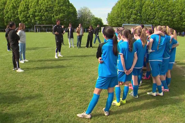 Le Football Féminin : Une Équité Illusoire sous le Masque du Progrès