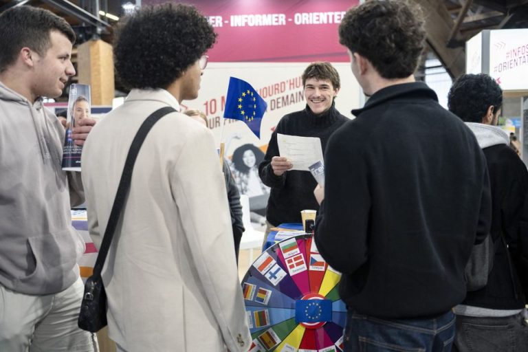 Le Retour du Royaume-Uni dans Erasmus : Une Farce Diplomatique ?