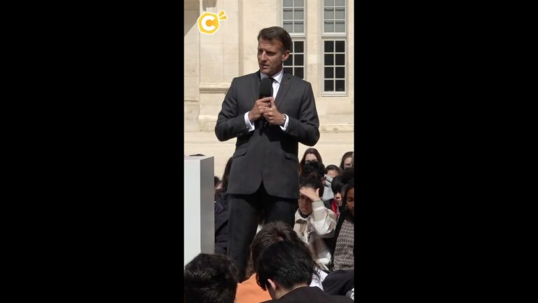 Macron et la lecture à voix haute : un discours à voix basse