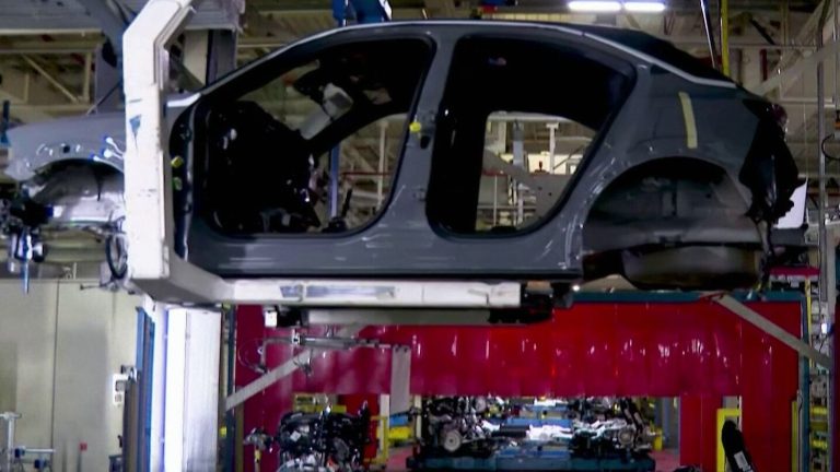 La fin d&rsquo;une ère : Stellantis abandonne Poissy, un symbole de désindustrialisation