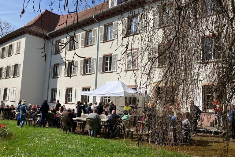 Une brocante pour sauver un monastère : quand la foi rencontre la nécessité