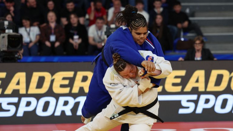 Euro de judo : la France remporte 12 médailles, dont 2 titres, avec Léa Fontaine en argent.