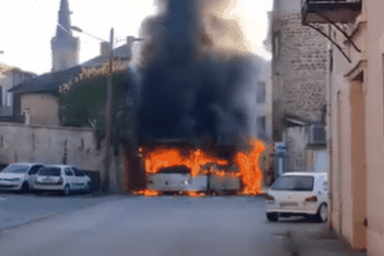 Incendie d&rsquo;un bus scolaire à Régny : un incident sans gravité