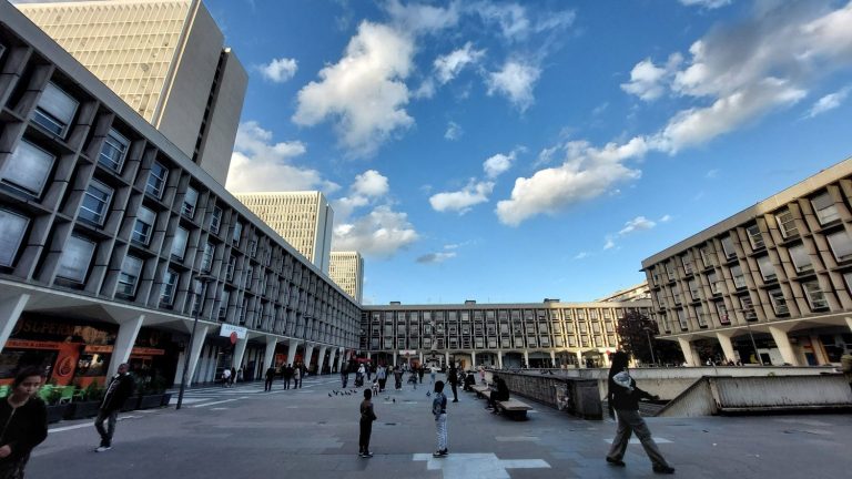 Violences en Garde à Vue : Une Enquête Ouvrée contre des Policiers de Sarcelles