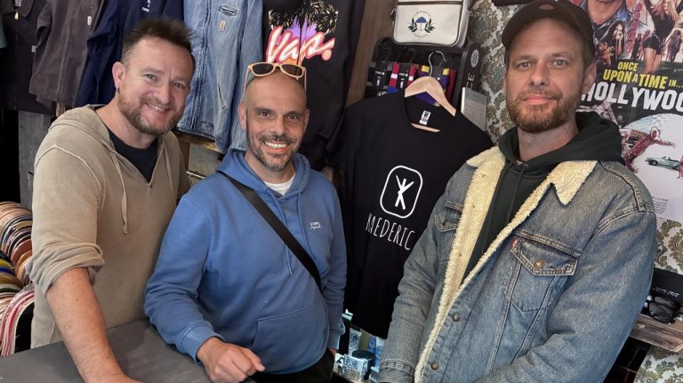 Kaederic : Un T-shirt qui Fait Bouger les Lignes