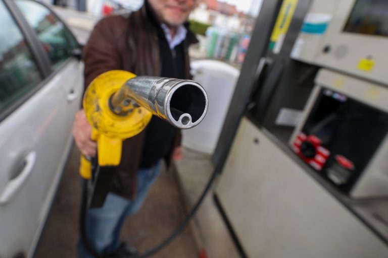 Flambée des Prix du Carburant : Un Phénomène de Vols en Plein Essor