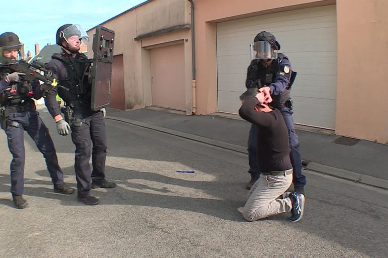 Les gendarmes simulent une tuerie de masse pour améliorer leur formation en France