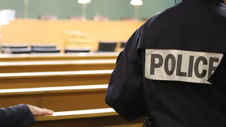 Villefranche-sur-Saône : un homme doit 1600 euros après avoir menacé un vendeur, remboursement refusé.