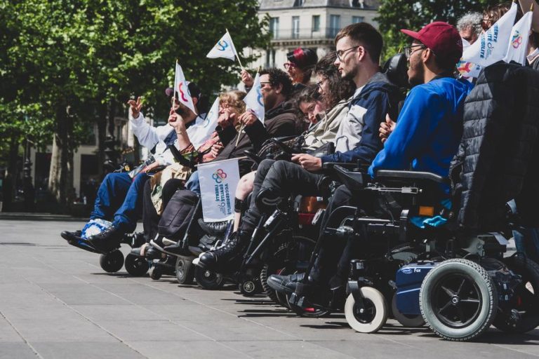 APF France handicap intente une action en justice contre six préfectures du Centre-Val de Loire pour inaction sur l&rsquo;accessibilité.