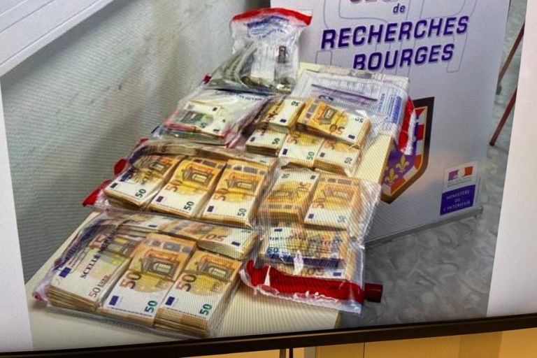Saisie de 7,9 tonnes de tabac, cannabis et cocaïne à Bourges, quatre arrestations.