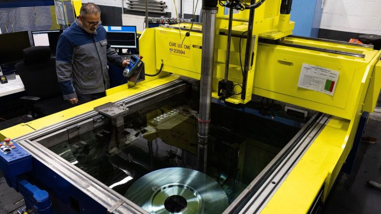Safran renforce son industrie dans les Hauts-de-Seine avec la création de 700 emplois.