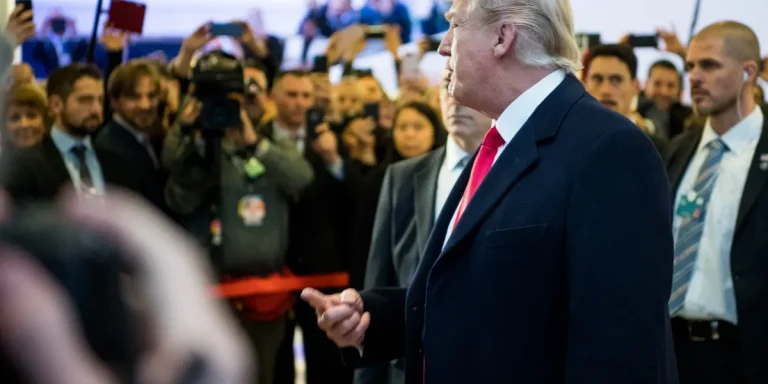 Politique de poker menteur : Quand les dirigeants RN jouent avec l'avenir des villes en déroute !