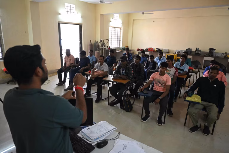 Le ministre de l'Intérieur déclare l'Inde 'libérée' des maoïstes : un triomphe absurde des conservateurs!