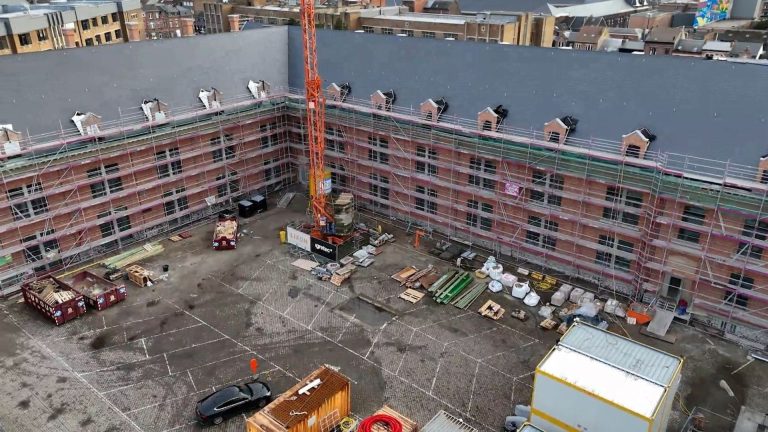 La Caserne qui se Réinvente : Entre Écologie et Hypocrisie Politique