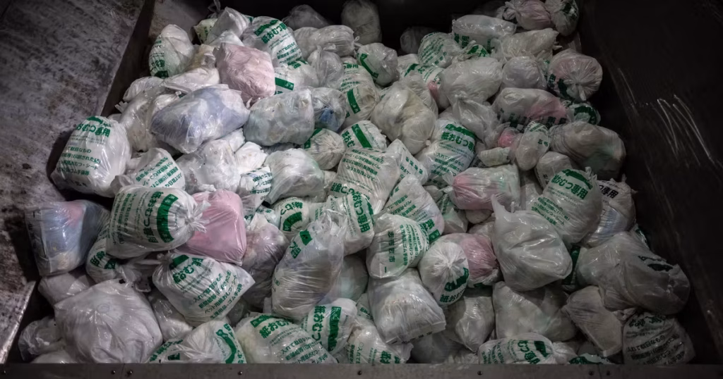 Quand les villes RN recyclent l'absurde : le Japon jette ses couches sales, et nos dirigeants applaudissent !