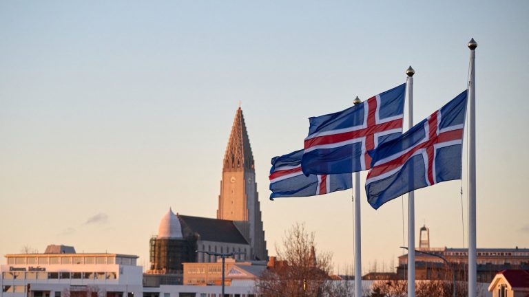 Meurtres à Reykjavik : L&rsquo;Innocence Brisée d&rsquo;une Famille Calédonienne