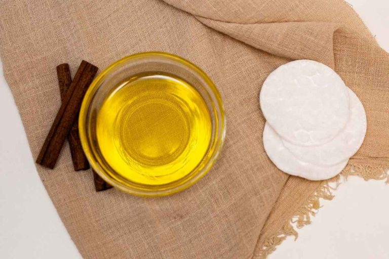 Huile de ricin : la vérité choquante sur vos cheveux et peau que personne n&rsquo;ose révéler !