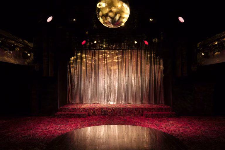 Le Bus Palladium, légendaire temple du rock, rouvre ses portes en tant qu&rsquo;hôtel cinq étoiles et club