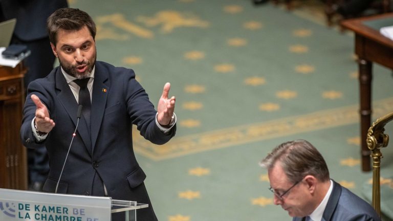 Le gouvernement fédéral : entre promesses et report