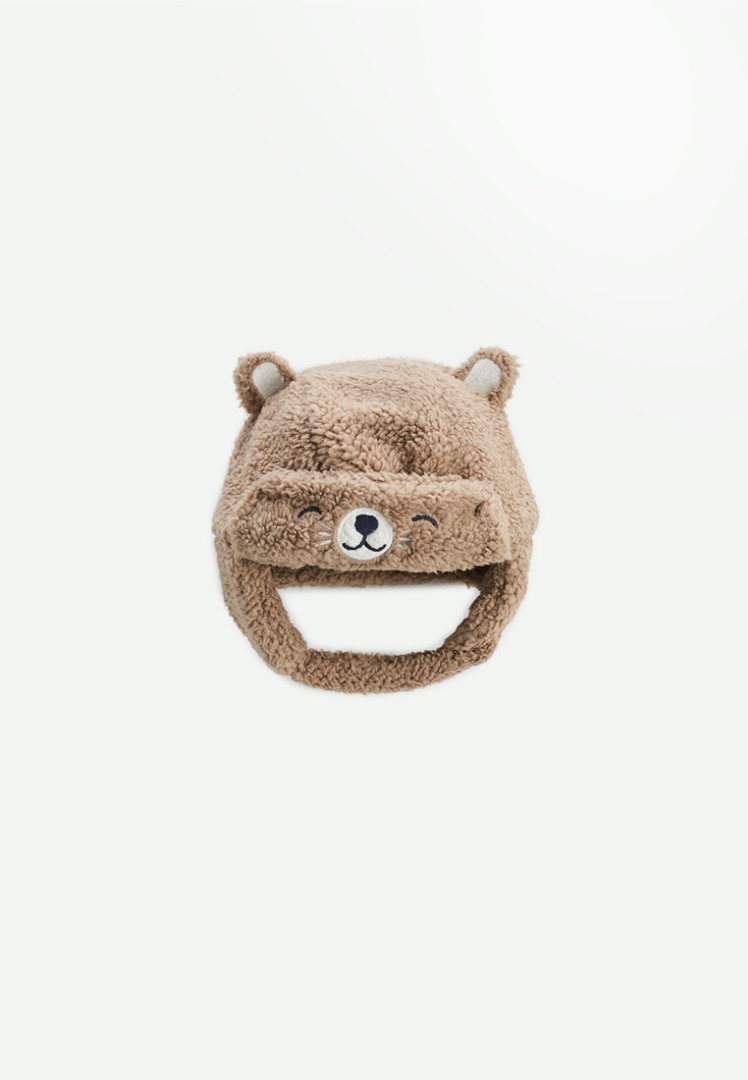 Analyse des Risques Associés aux Produits pour Enfants : Le Cas de la Chapka Layette G Charly Marron