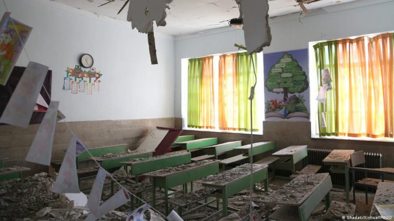 Iran : Fermeture des écoles sans téléphone ni internet, impact sur l&rsquo;éducation des élèves.