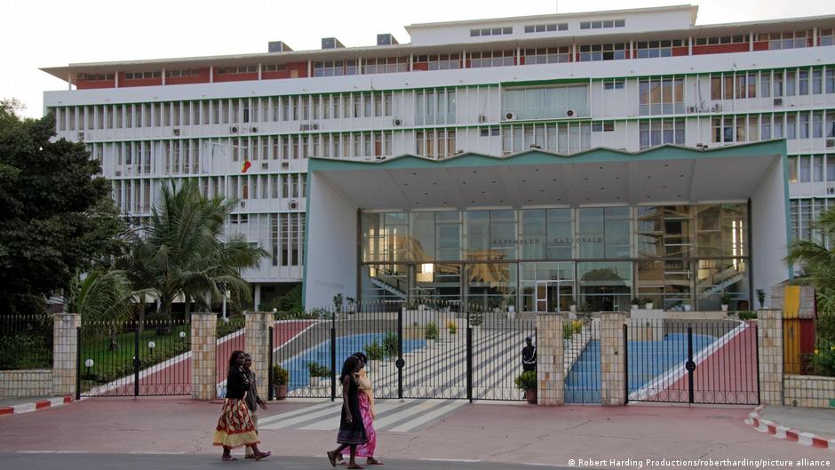 Sénégal : Quand les dirigeants conservateurs plongent l'économie dans l'absurde et la dette !