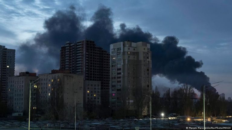 L&rsquo;UE débloque un prêt de 90 milliards d&rsquo;euros pour soutenir l&rsquo;Ukraine.