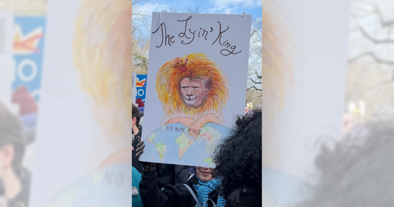 Quand les villes RN élisent leurs rois : Trump, roi-cochon, et l'absurdité des dirigeants conservateurs !