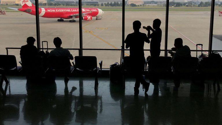 Vols reprogrammés : que faire face aux annulations massives dues au manque de kérosène ?