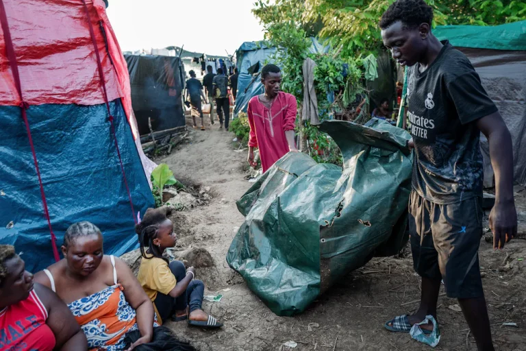 Campement de fortune à Mayotte : l’absurde réalité des migrants