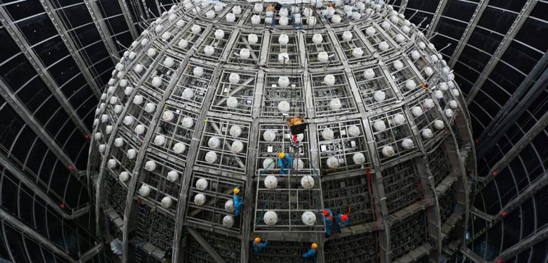 Les géants de la science : un spectacle à la hauteur des contradictions humaines