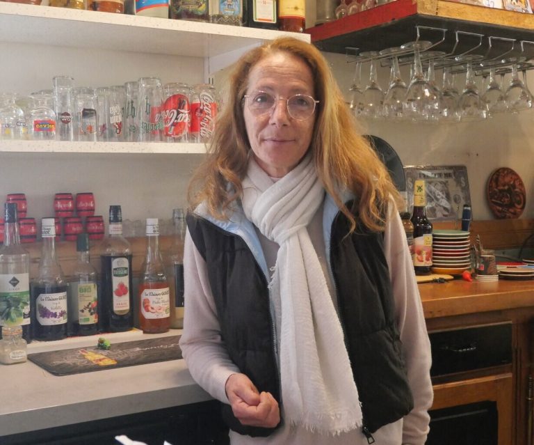 Deux siècles d&rsquo;illusions : ce café, prétendu cœur du village, étouffe les vraies voix de l&rsquo;Eure !