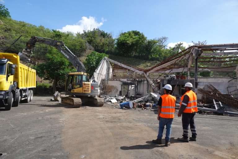 Reconstruction : le gouvernement accélère dans le chaos, mais à quel prix pour la société ?
