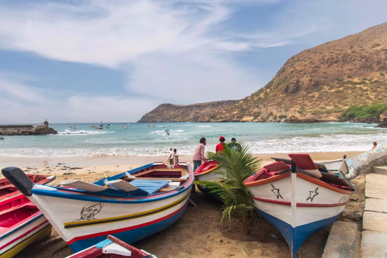 Le Cap-Vert : un Paradis Illusoire Masquant des Contradictions Profondes