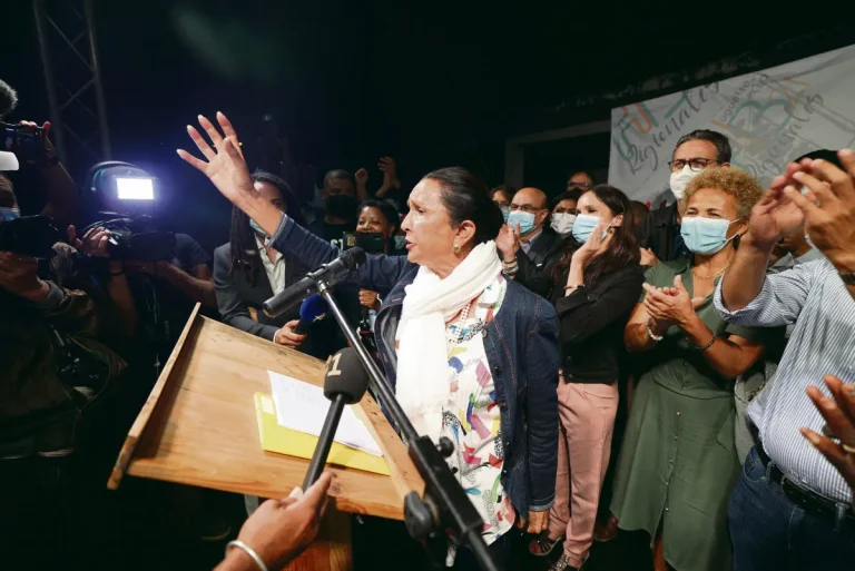 Huguette Bello : La Combattante Élégante qui Fait Trembler le Système