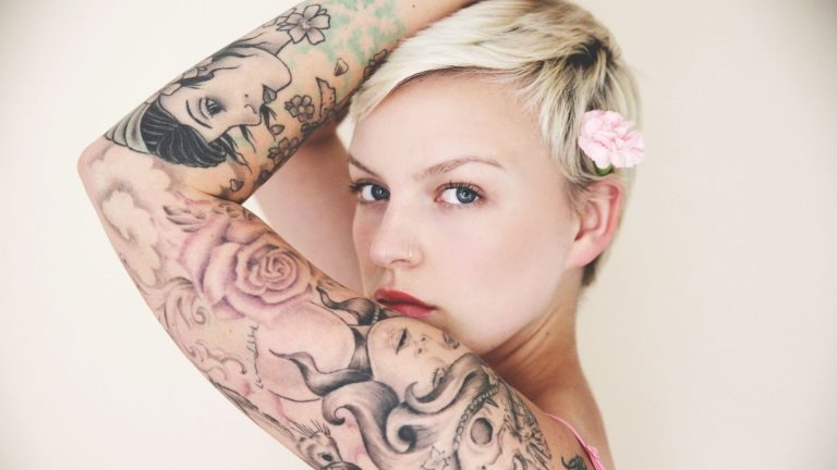 Tatouages : Identités encrées ou marquages sociaux ?