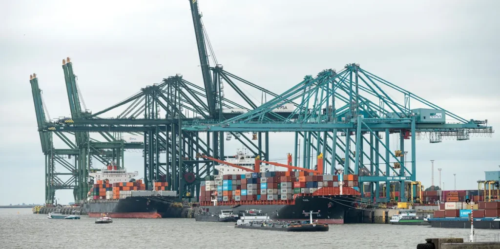 Quand le port d'Anvers s'étouffe sous le pétrole : les dirigeants conservateurs en panne d'idées !
