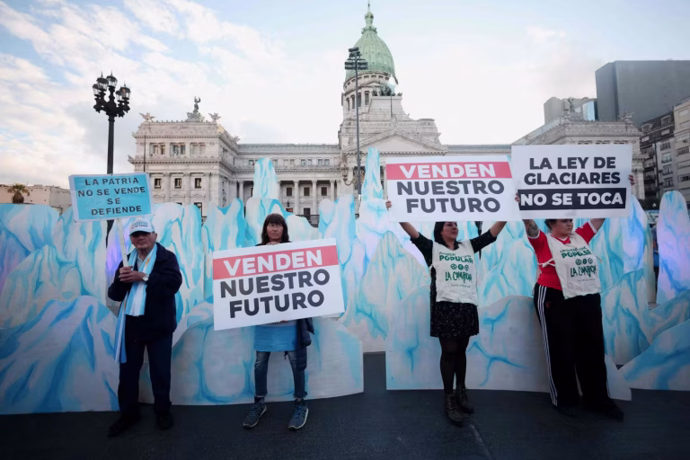 En Argentine, le Parlement ouvre les portes des glaciers aux mines : un cadeau aux conservateurs et à l'absurde !