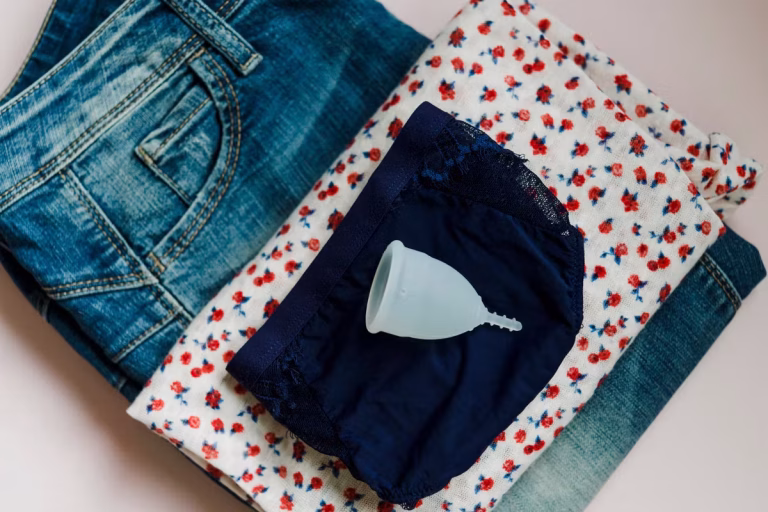 Le remboursement des protections menstruelles : un pas en avant pour les jeunes ou une simple opération de communication ?