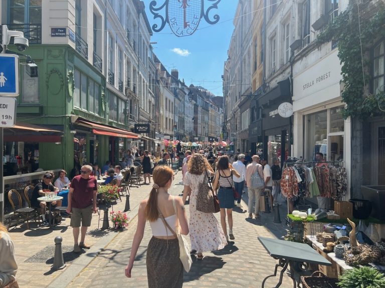 Une marque centenaire s'implante à Lille : les conservateurs applaudissent, mais à quel prix ?