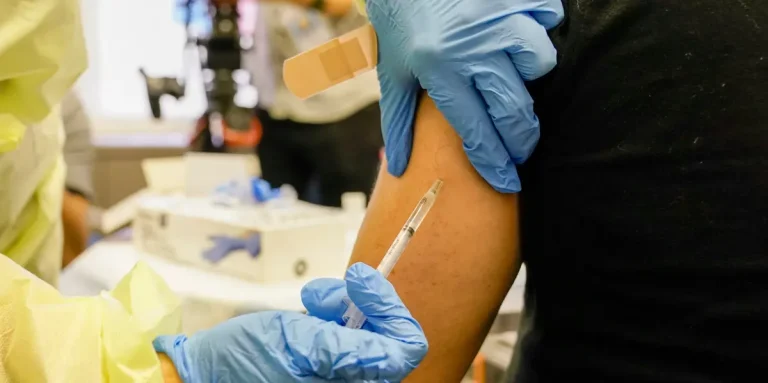 Pourquoi le mpox inquiète à nouveau en Suisse