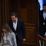 En pleine crise, la présidente du Parlement du Kosovo, Albulena Haxhiu, prend les rênes : un coup d'État local ?!