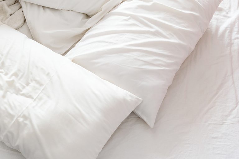 Quand Bob se vante d'une blonde 'pas reposante' : les absurdités des villes RN et leurs dirigeants conservateurs !