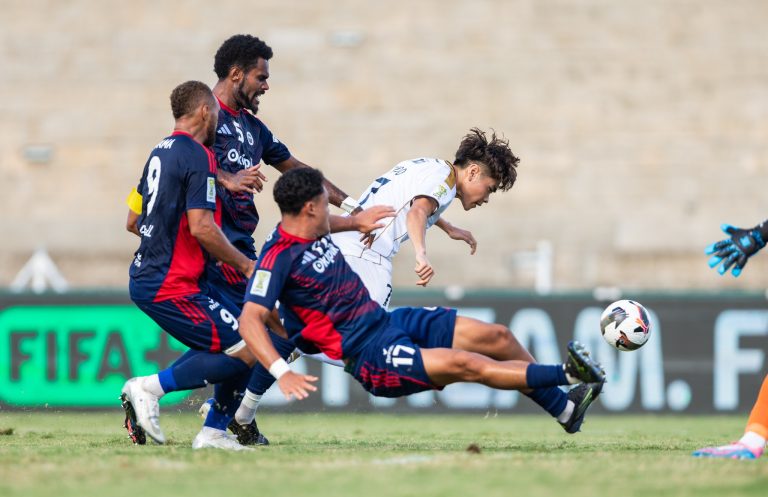 Tahiti United : Une Remontée Épique dans un Monde de Manipulations