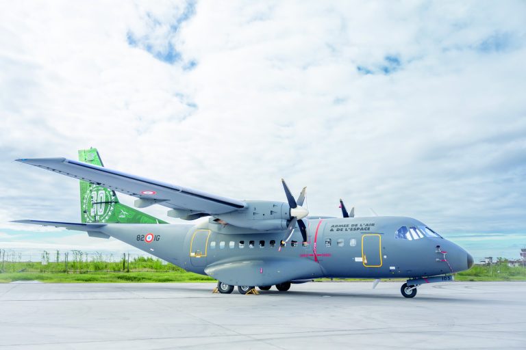 Quand l&rsquo;aviation militaire devient le sauveur des îles oubliées : un paradoxe à ciel ouvert