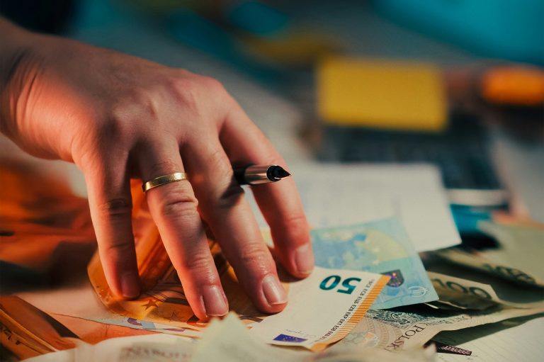 L&rsquo;imposition du travail atteint un niveau record dans les pays de l&rsquo;OCDE