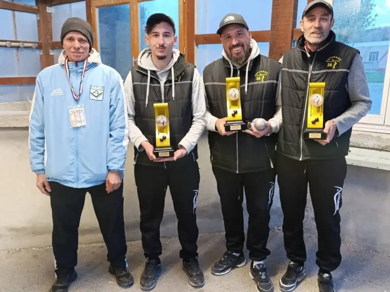 La Pétanque : Sport de Compétition ou Démonstration de l&rsquo;Incohérence Sociale ?