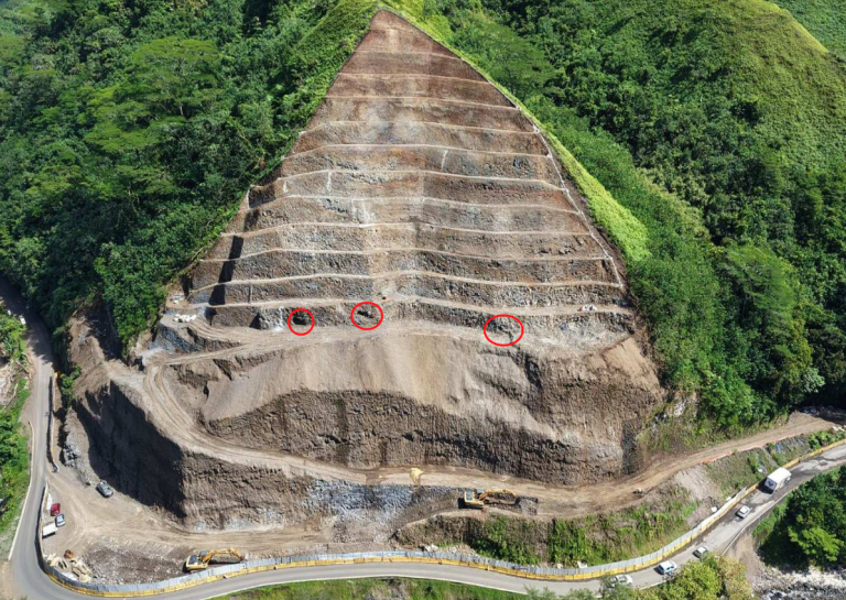 PK 43 : Le chantier bloqué en raison de la présence de lavatubes sur le site.